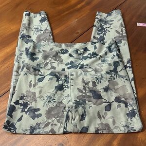 Marika Camouflage Leggings in Gray and Green